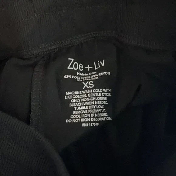 Zoe + Liv Women’s Black Joggers, Size xs, Beauty in every shade written on leg - Picture 6 of 6